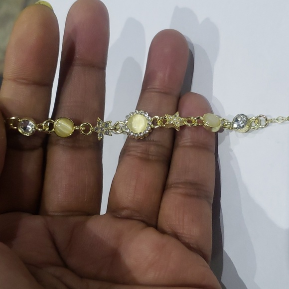 Rhinestone Korean Bracelets Gold Colour Flower Charm Bracelet - Picture 5 of 8